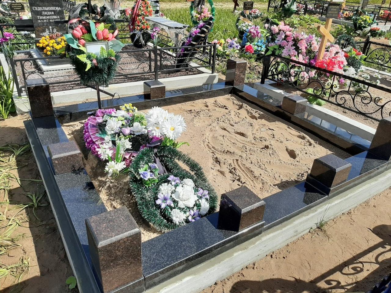 Сколько времени должно пройти после похорон, чтобы установить памятник